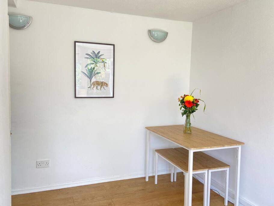 Stylish & Tranquil Flat With Excellent Connections Appartement Londen Buitenkant foto