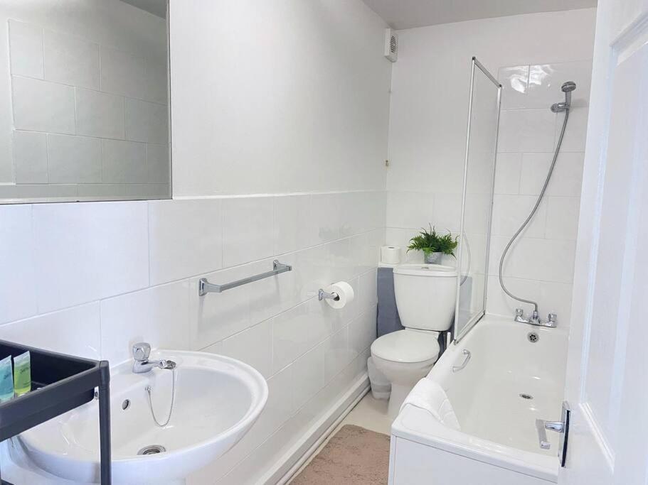 Stylish & Tranquil Flat With Excellent Connections Appartement Londen Buitenkant foto