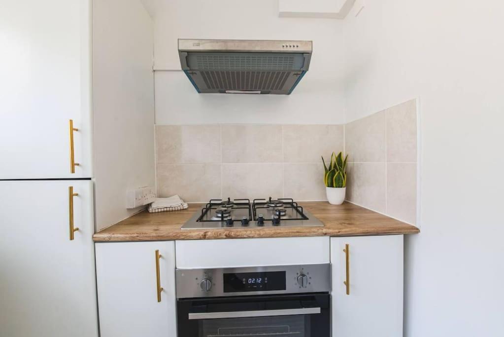 Stylish & Tranquil Flat With Excellent Connections Appartement Londen Buitenkant foto
