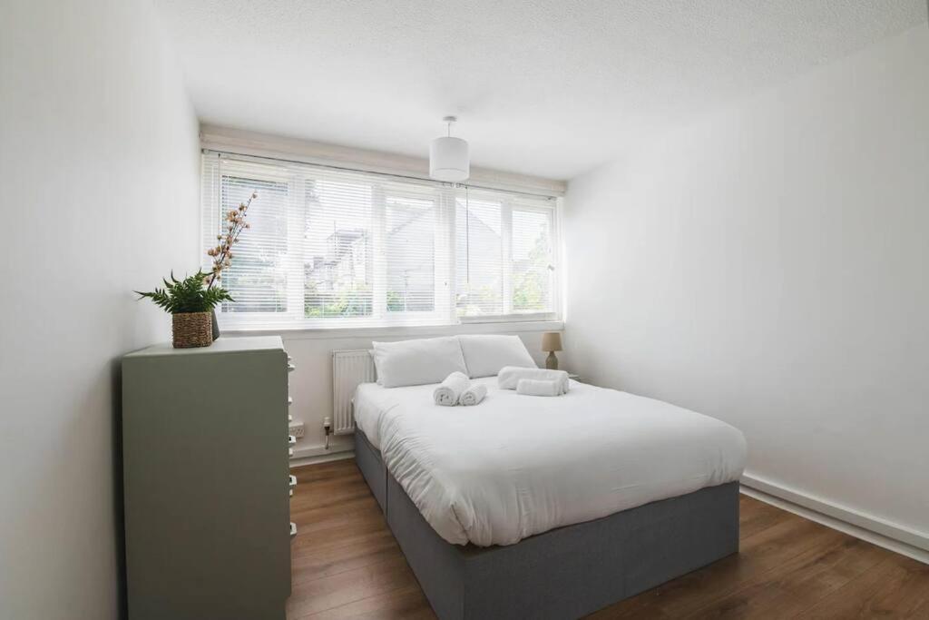 Stylish & Tranquil Flat With Excellent Connections Appartement Londen Buitenkant foto