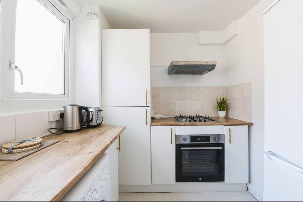 Stylish & Tranquil Flat With Excellent Connections Appartement Londen Buitenkant foto